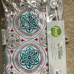 NIP 72" Reversible Medaillon Runner